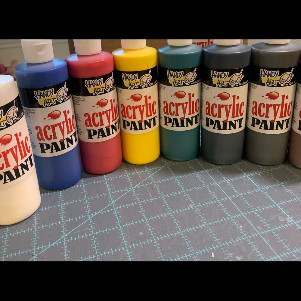‼️8  Acrylic paints -8oz plastic bottles.